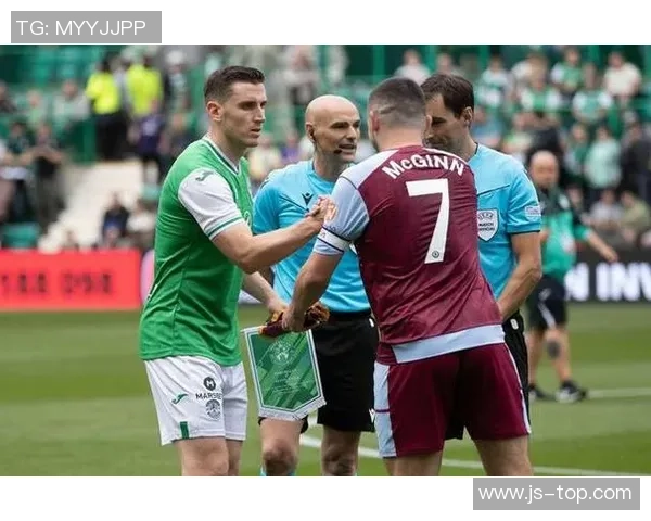 格拉斯哥球队对决希伯尼安展现英超激烈竞争与精彩瞬间